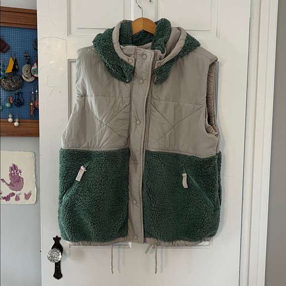 FP Movement Adventure Awaits Fleece Vest - Picture 3 of 9